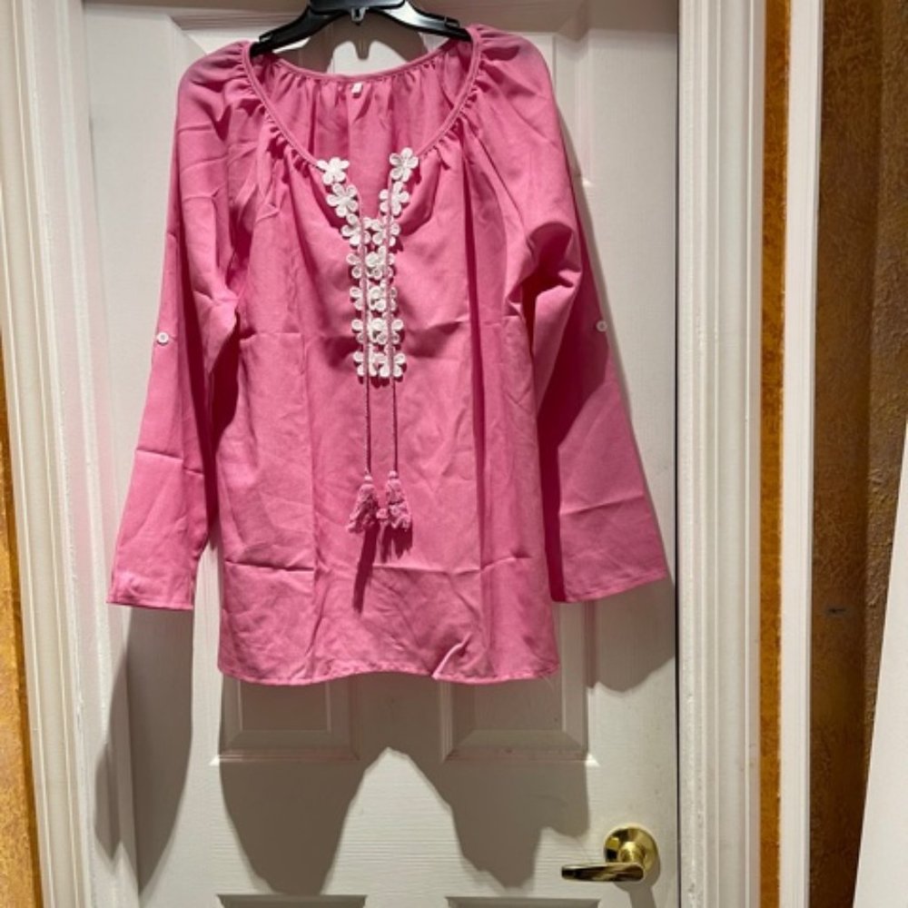 CUTE PINK/WHITE NWOT BLOUSE